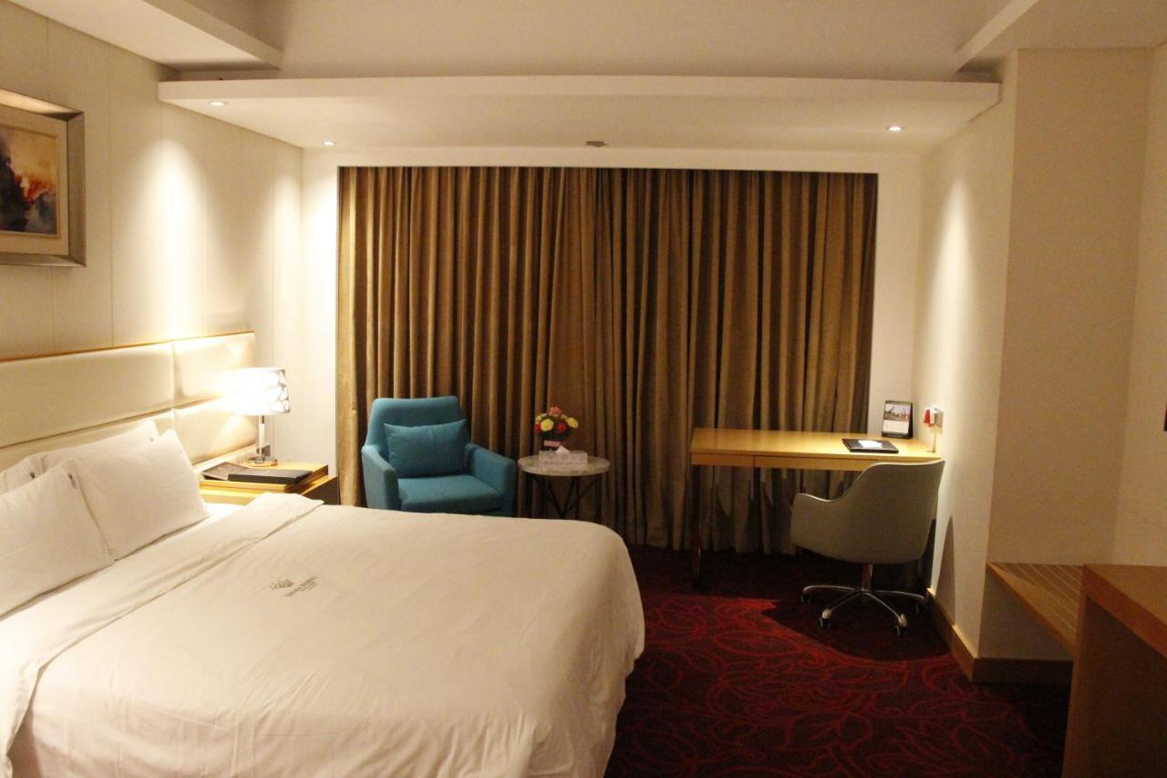Dhaka Regency Hotel & Resort Limited Exteriör bild
